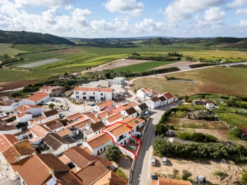 Moradia T4 para Venda em Santa Maria, São Pedro e Sobral da Lagoa