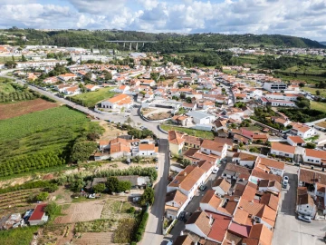 Moradia T4 para Venda em Santa Maria, São Pedro e Sobral da Lagoa