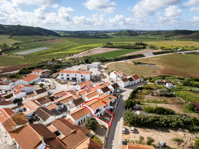 Moradia T4 para Venda em Santa Maria, São Pedro e Sobral da Lagoa Foto 3
