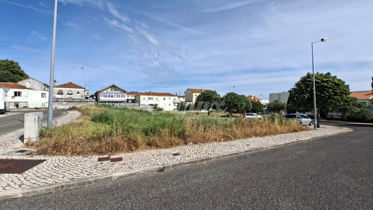 Terreno P/ Prédio para Venda em São Domingos de Rana Foto 3
