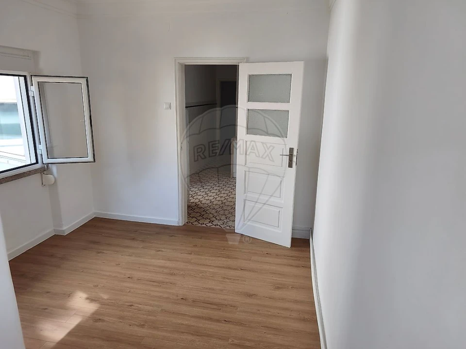 Apartamento T1 para Arrendamento em Alcantara Foto 5