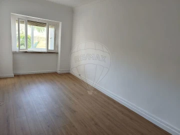 Apartamento T1 para Arrendamento em Alcantara