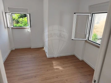 Apartamento T1 para Arrendamento em Alcantara