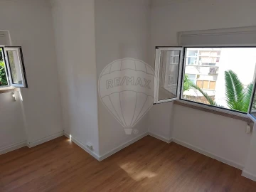 Apartamento T1 para Arrendamento em Alcantara
