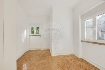 Apartamento T1 para Arrendamento em Alcantara