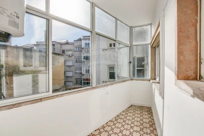 Apartamento T1 para Arrendamento em Alcantara