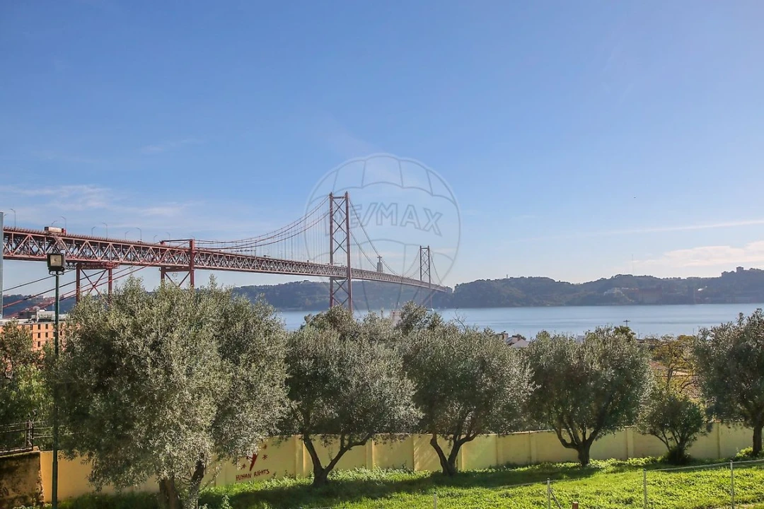 Apartamento T1 para Arrendamento em Alcantara Foto 9