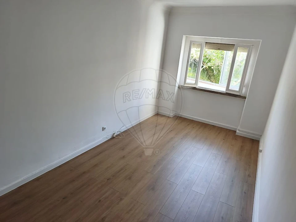 Apartamento T1 para Arrendamento em Alcantara Foto 8