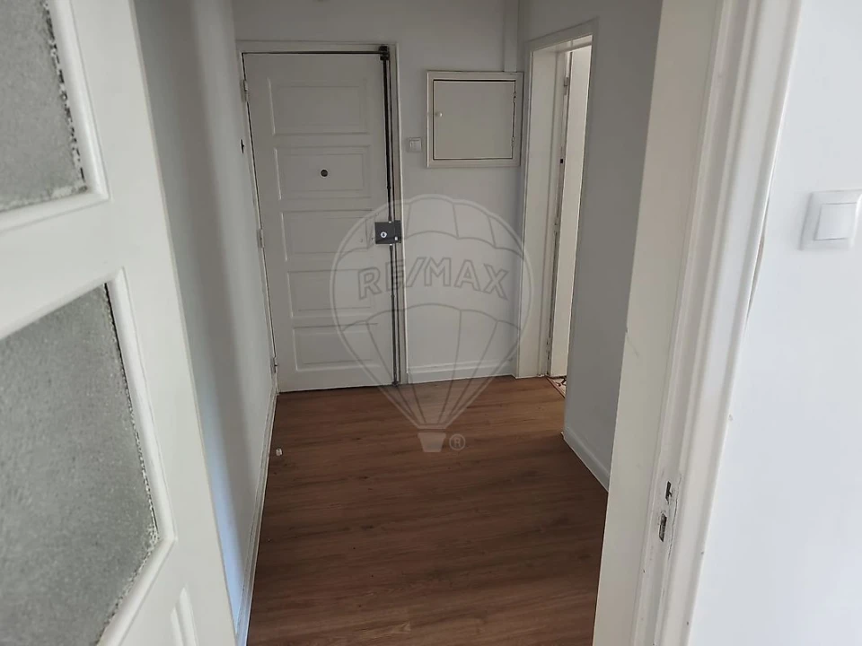 Apartamento T1 para Arrendamento em Alcantara Foto 6