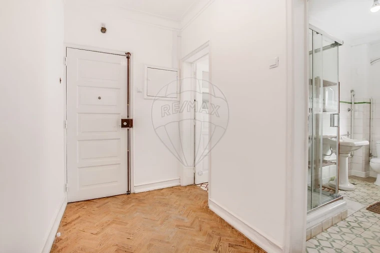 Apartamento T1 para Arrendamento em Alcantara Foto 8