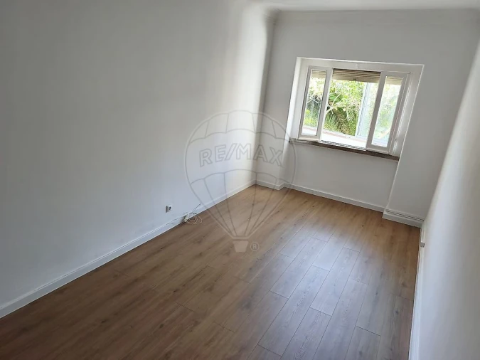 Apartamento T1 para Arrendamento em Alcantara Foto 8