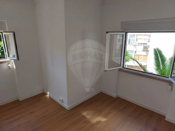 Apartamento T1 para Arrendamento em Alcantara Foto 4