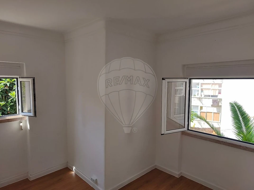 Apartamento T1 para Arrendamento em Alcantara Foto 2