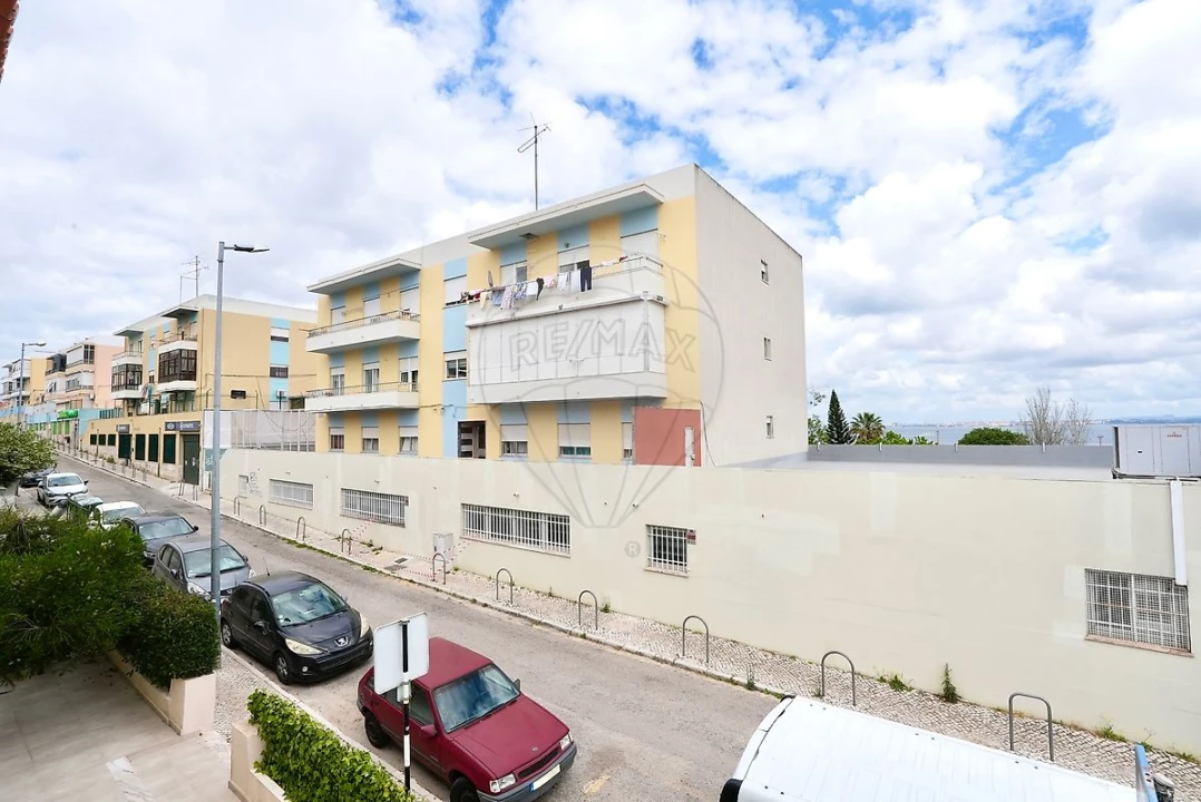 Apartamento T2 para Venda em Almada, Cova da Piedade, Pragal e Cacilhas Foto 3