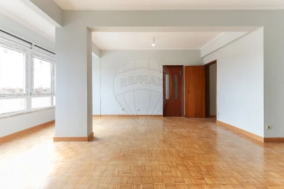 Apartamento T3 para Arrendamento em Moscavide e Portela