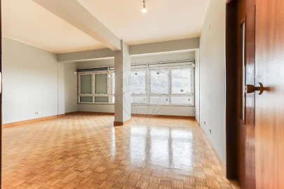 Apartamento T3 para Arrendamento em Moscavide e Portela