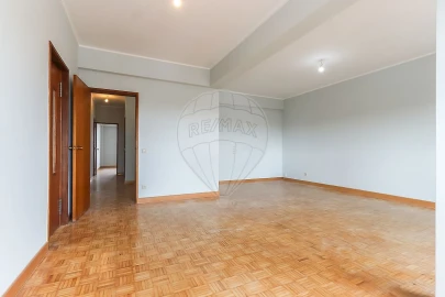 Apartamento T3 para Arrendamento em Moscavide e Portela
