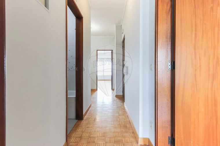 Apartamento T3 para Arrendamento em Moscavide e Portela Foto 8