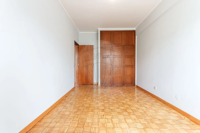 Apartamento T3 para Arrendamento em Moscavide e Portela Foto 33
