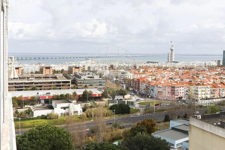 Apartamento T3 para Arrendamento em Moscavide e Portela Foto 29