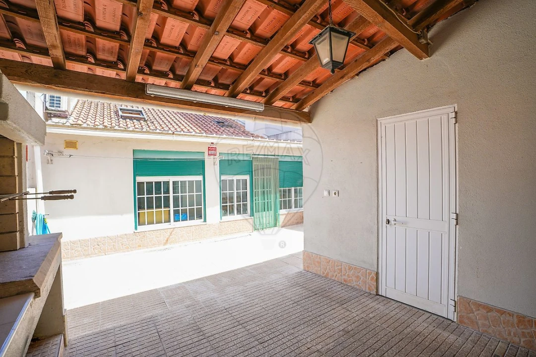 Moradia T2 para Venda em Santa Iria de Azoia, São João da Talha e Bobadela Foto 28