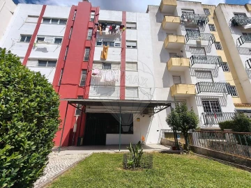Loja para Arrendamento em Carregado e Cadafais