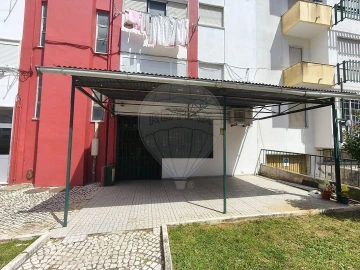Loja para Arrendamento em Carregado e Cadafais
