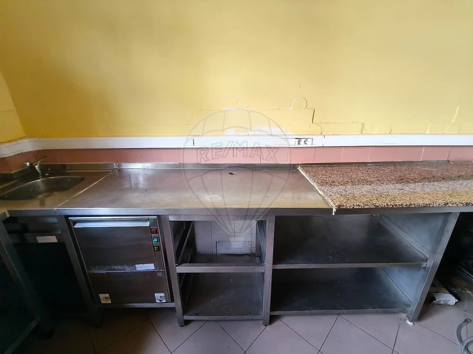 Loja para Arrendamento em Carregado e Cadafais Foto 1