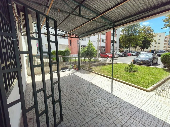 Loja para Arrendamento em Carregado e Cadafais Foto 16