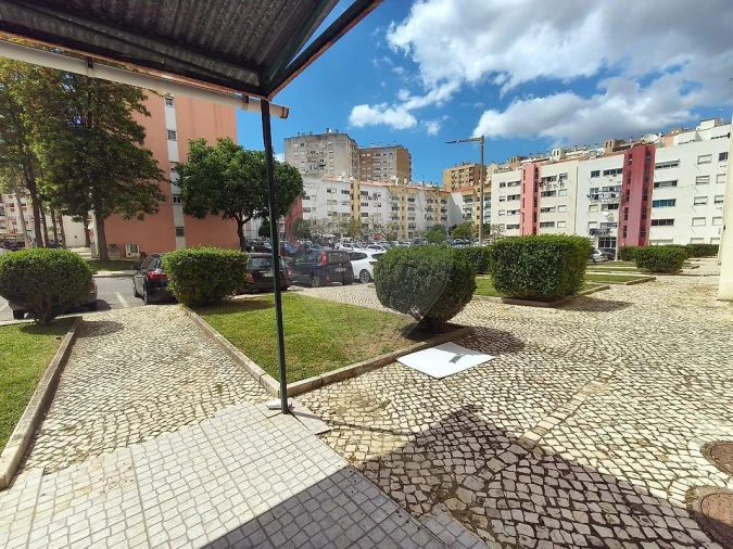 Loja para Arrendamento em Carregado e Cadafais Foto 9