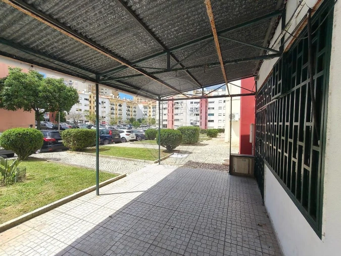 Loja para Arrendamento em Carregado e Cadafais Foto 14