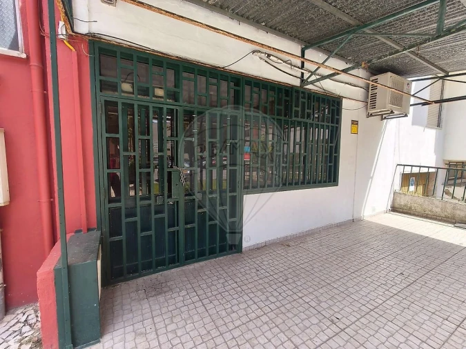 Loja para Arrendamento em Carregado e Cadafais Foto 18