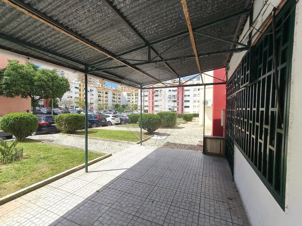 Loja para Arrendamento em Carregado e Cadafais Foto 14