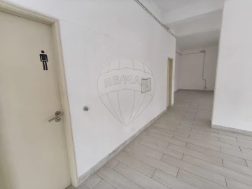 Loja para Arrendamento em Azambuja