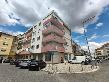 Loja para Arrendamento em Azambuja