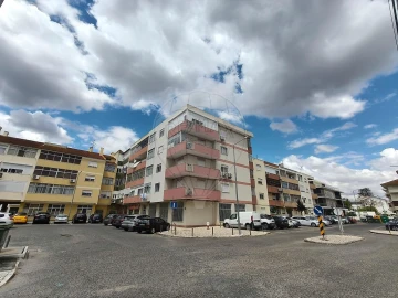 Loja para Arrendamento em Azambuja