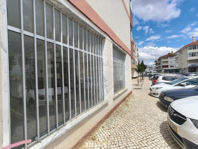 Loja para Arrendamento em Azambuja Foto 5