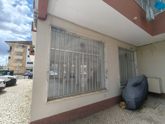 Loja para Arrendamento em Azambuja Foto 14
