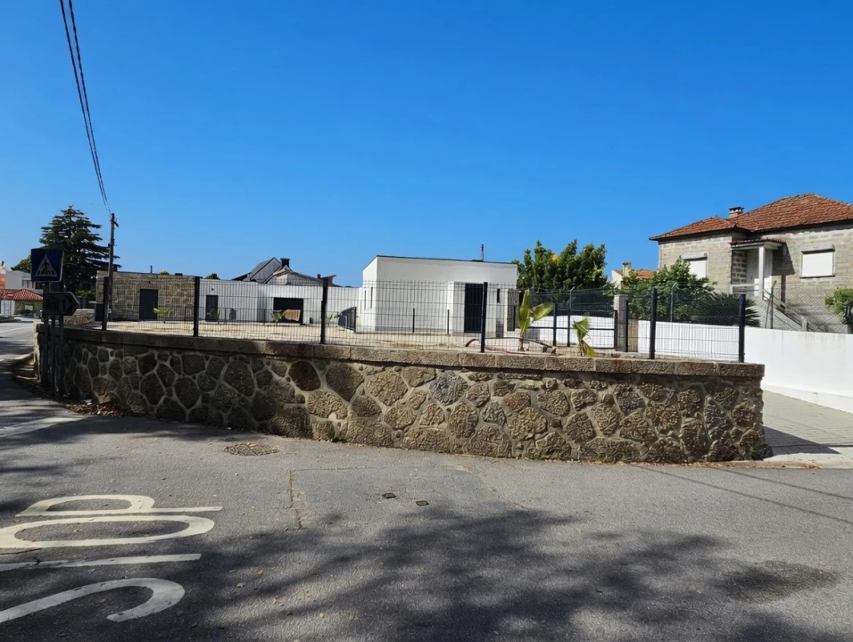Moradia T11 para Venda em Antas e Abade de Vermoim Foto 4
