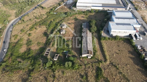 Terreno Comércio / Armazém para Venda em Venda do Pinheiro e Santo Estêvão das Galés