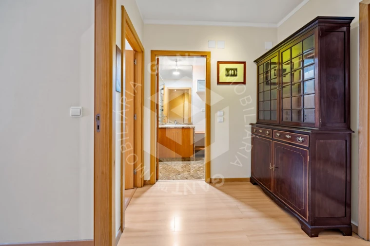 Apartamento T2 para Arrendamento em Lumiar Foto 10
