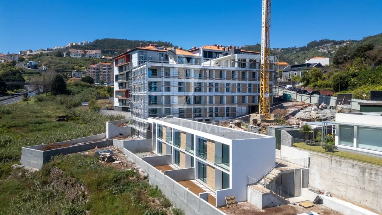 Apartamento T3 para Venda em Caniço Foto 9