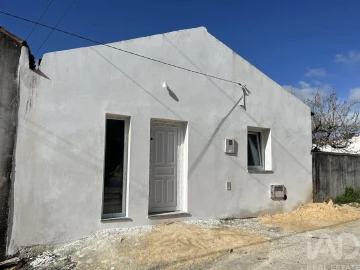 Moradia T1 para Venda em Moita dos Ferreiros
