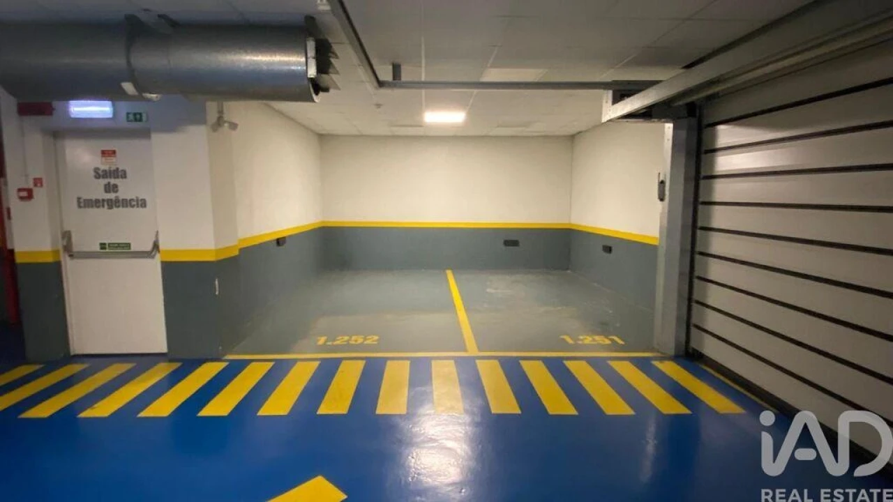 Garagem para Arrendamento em Avenidas Novas Foto 1