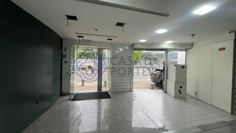 Loja para Arrendamento em Lordelo do Ouro e Massarelos