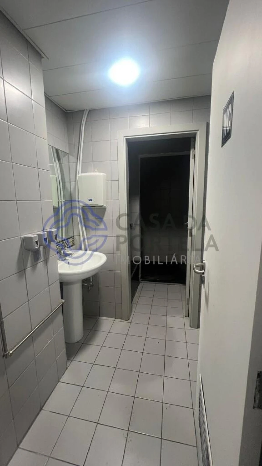 Loja para Arrendamento em Lordelo do Ouro e Massarelos Foto 13