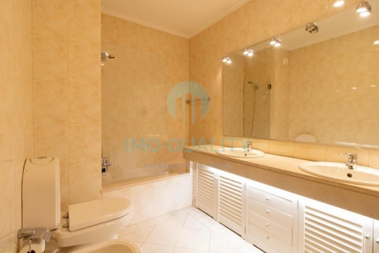 Apartamento T2 para Arrendamento em Lordelo do Ouro e Massarelos Foto 22