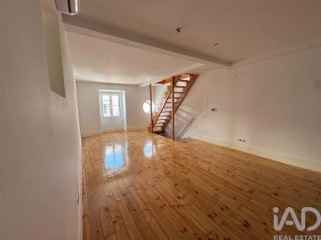 Apartamento T2 para Arrendamento em Arroios