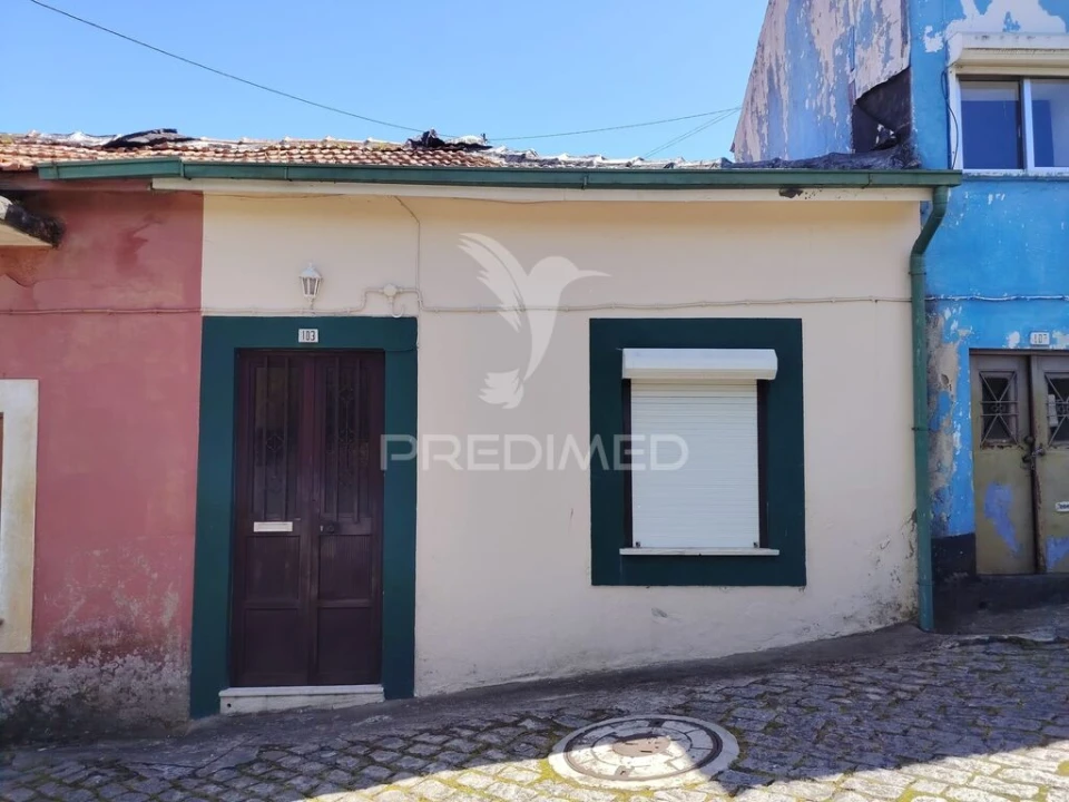 Moradia T1 para Venda em Oliveira do Douro Foto 2