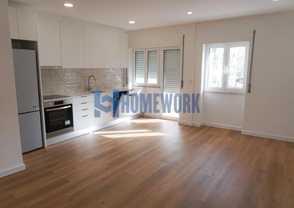 Apartamento T1 para Venda em Barreiro e Lavradio Foto 2